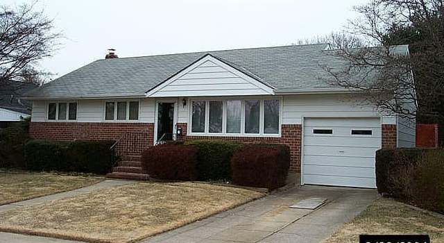 Photo of 32 Sherman Rd, Old Bethpage, NY 11804