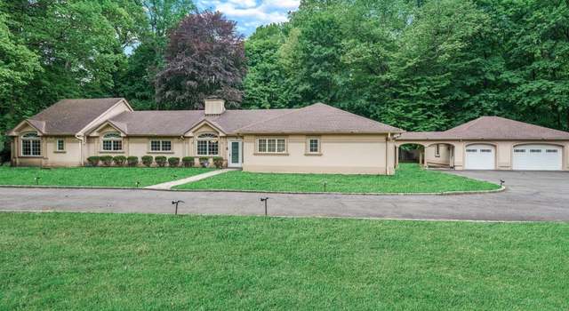 Photo of 9 Knoll Rd, Sands Point, NY 11050