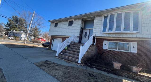 Photo of 1259 Woodfield Rd, Rockville Centre, NY 11570