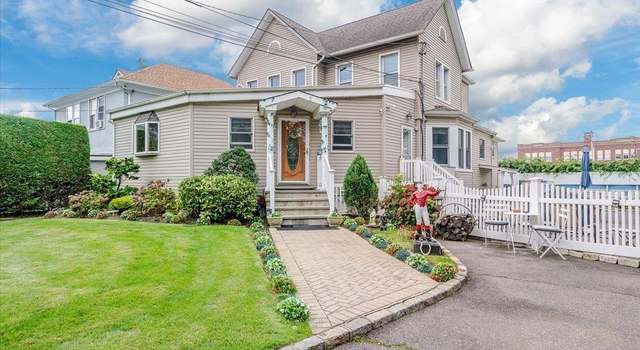 Photo of 41 Maiden Ln, Inwood, NY 11096