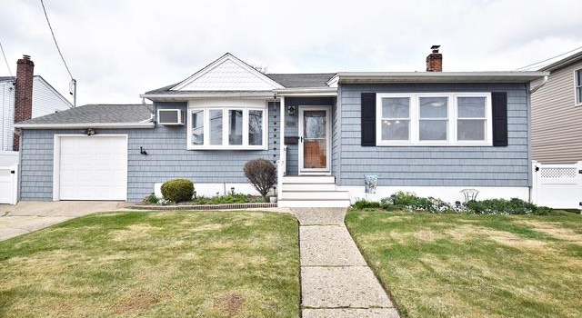 Photo of 251 Farmers Ave, Lindenhurst, NY 11757