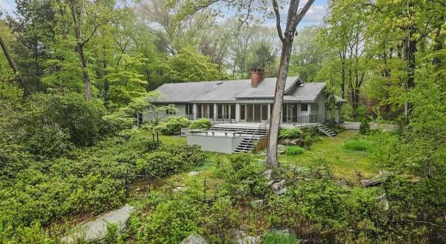 Photo of 8 Hemlock Hill Rd, Pound Ridge, NY 10576