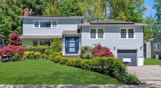 Photo of 19 Morewood Oaks, Port Washington, NY 11050