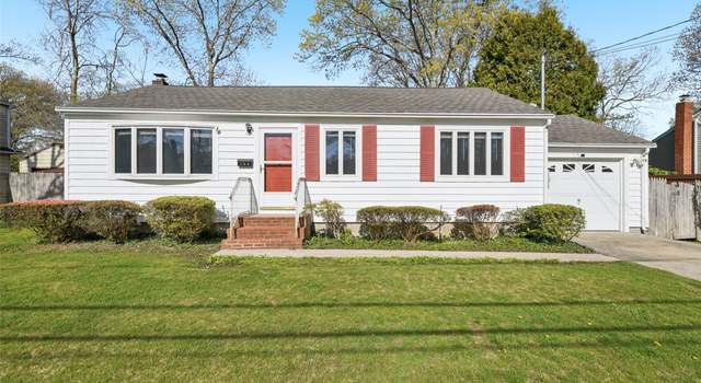 Photo of 104 Whitman Ave, Islip, NY 11751