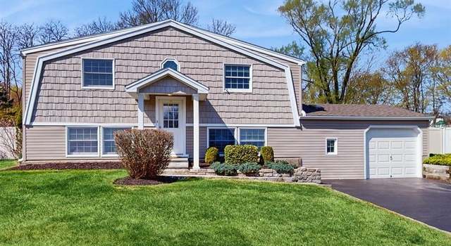 Photo of 54 University Heights Dr, Stony Brook, NY 11790