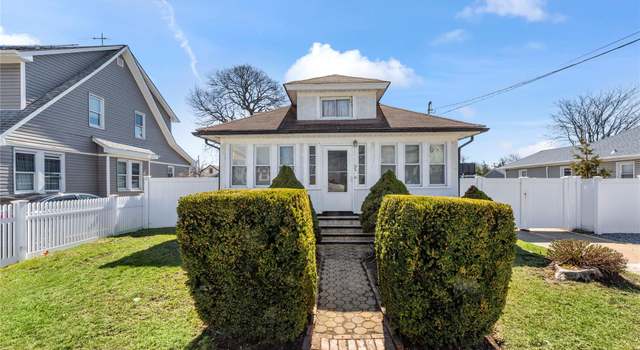 Photo of 20 E Greenwich Ave, Roosevelt, NY 11575