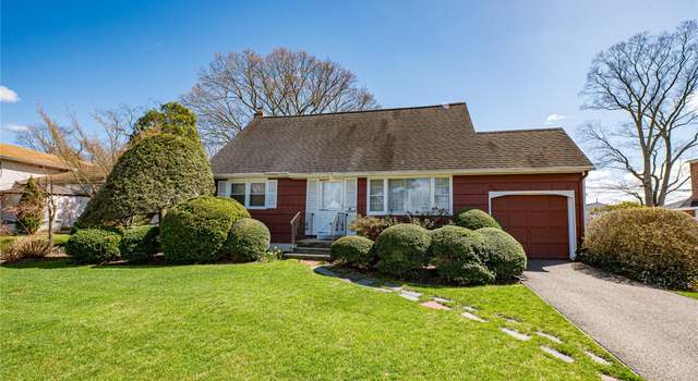 Photo of 184 Radcliff Dr, East Norwich, NY 11732