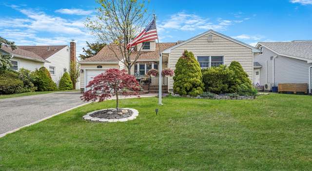 Photo of 99 Knollwood Dr, Carle Place, NY 11514