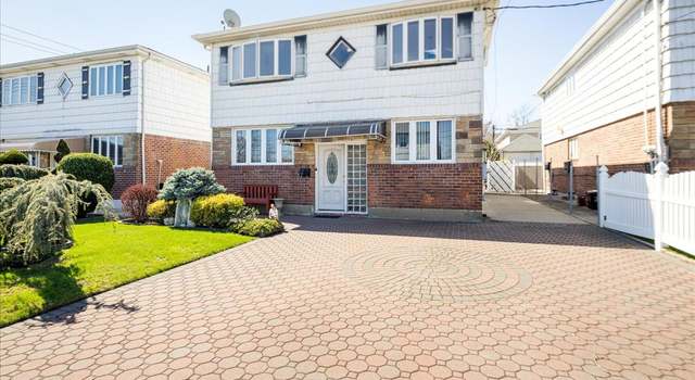 Photo of 15552 Lahn St, Howard Beach, NY 11414