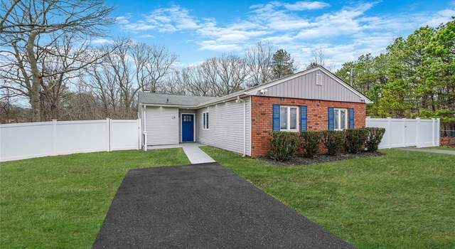 Photo of 28 Shady Ln, Coram, NY 11727
