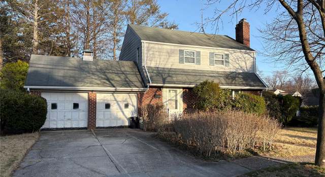 Photo of 24 High St, East Williston, NY 11596