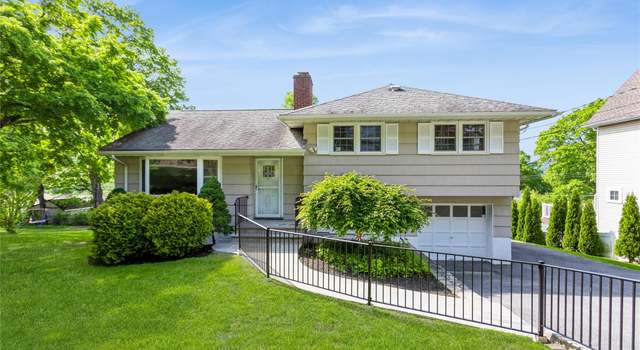 Photo of 789 Warren Ave, Thornwood, NY 10594