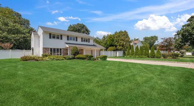 Property at 4 Klaibar Ln, East Northport, NY 11731, 4 beds, 2.5 baths