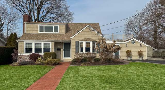 Photo of 27 President St, Huntington Station, NY 11746