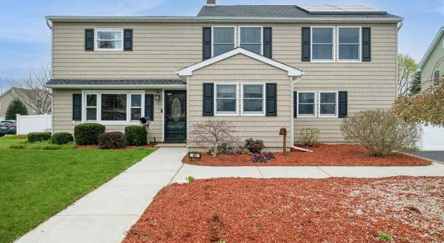 Photo of 60 Anvil Ln, Levittown, NY 11756