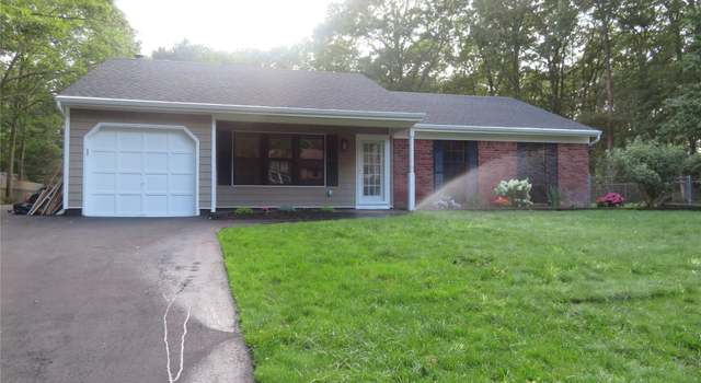 Photo of 20 Hastings Dr, Ridge, NY 11961