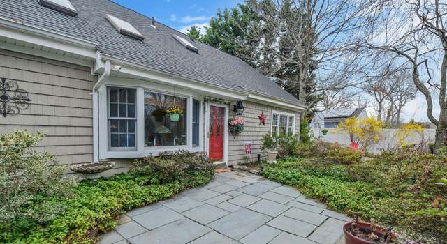 Photo of 9 Jewel Dr, Holtsville, NY 11742