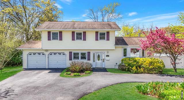 Photo of 67 Landscape Dr, Wheatley Heights, NY 11798