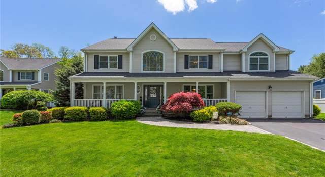 Photo of 3 Angelica Ct, Hauppauge, NY 11788