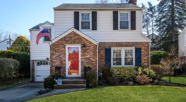 Photo of 212 Fernwood Ter, Stewart Manor, NY 11530