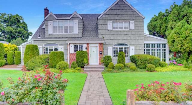 Photo of 1 O'conee Walk, Bay Shore, NY 11706
