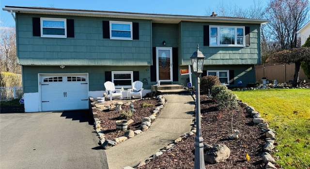 Photo of 97 Rolling Meadows Rd, Middletown, NY 10940