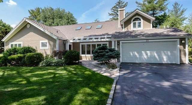 Photo of 29 Arbor Rd, East Hills, NY 11577