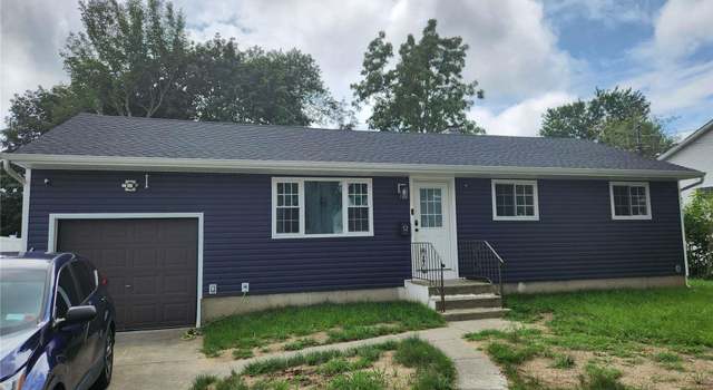 Photo of 32 Codman St, Brentwood, NY 11717