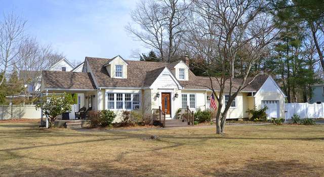 Photo of 279 Woodlawn Ave, Saint James, NY 11780