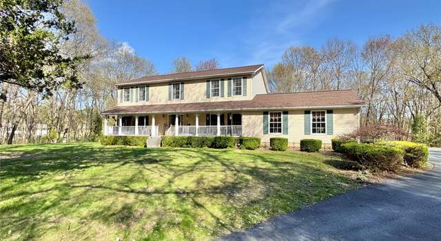 Photo of 319 Garrison Woods Ln, Wallkill, NY 12589