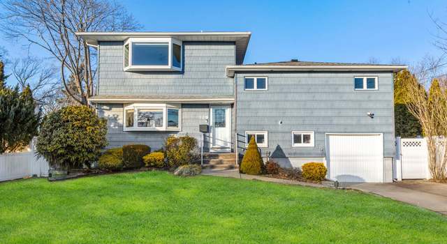 Photo of 128 John St, Massapequa, NY 11758