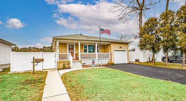 Photo of 3889 Wilburne Ave, Seaford, NY 11783