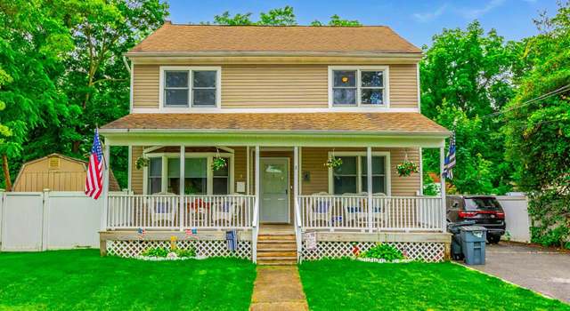 Photo of 8 Division Ave, East Islip, NY 11730