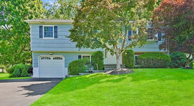 Photo of 10 Amory Dr, Valley Cottage, NY 10989