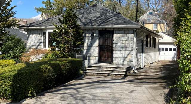 Photo of 45-21 Iris Ln, Great Neck, NY 11020