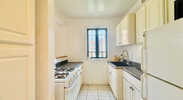 Photo of 1640 Metropolitan Ave Unit 6G, Bronx, NY 10462