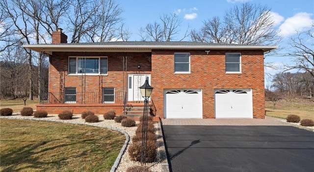 Photo of 4 Rosemary Ln, New Windsor, NY 12553