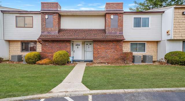 Photo of 29 Pointe Cir S #29, Coram, NY 11727