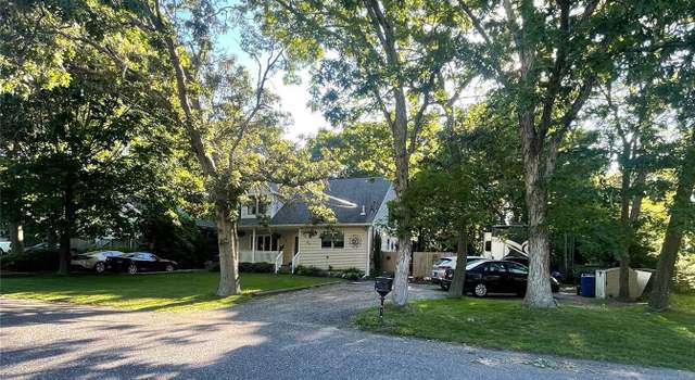Photo of 43 Floyd Rd N, Shirley, NY 11967