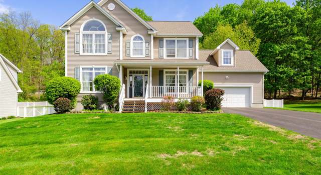 Photo of 7 Coachlight Dr, Poughkeepsie, NY 12603