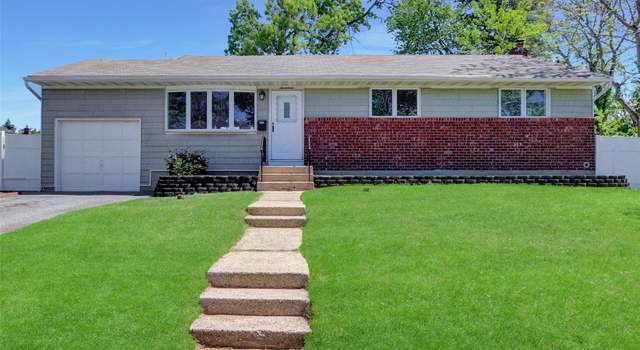 Photo of 17 W 21st St, Deer Park, NY 11729