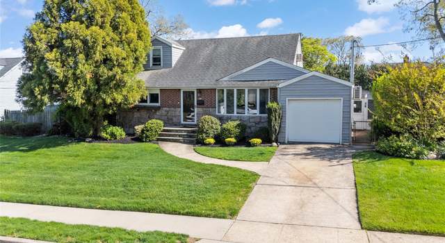 Photo of 30 Lawrence St, Farmingdale, NY 11735