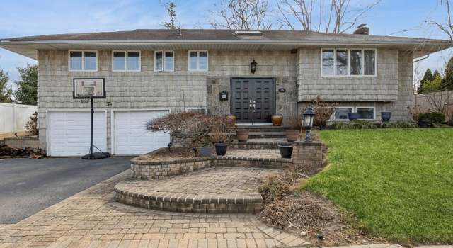 Photo of 10 Pasture Ln, Old Bethpage, NY 11804