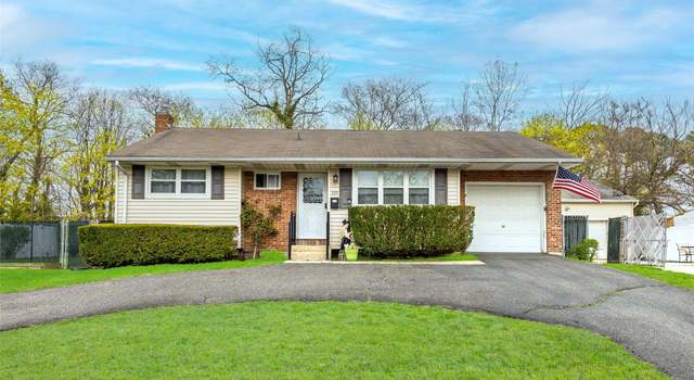 Photo of 339 Oakland Ave, Central Islip, NY 11722