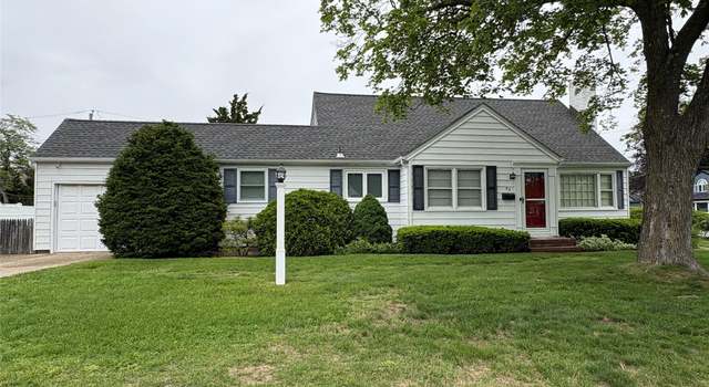 Photo of 53 Canterbury Ln, North Babylon, NY 11703