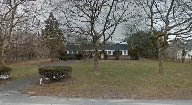 Photo of 152 South Rd, Westhampton, NY 11977