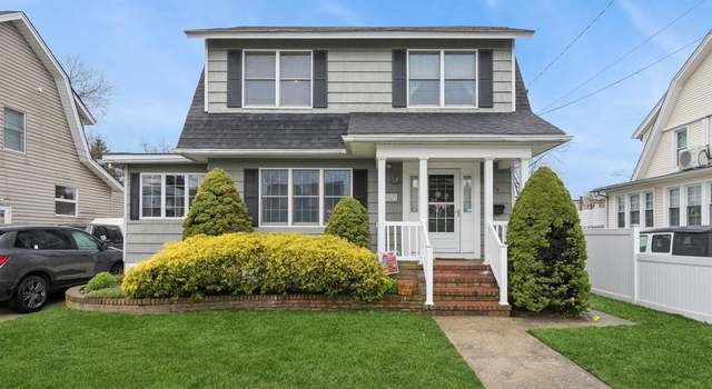 Photo of 424 Midwood Ave, Bellmore, NY 11710
