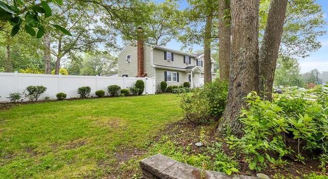 Photo of 40 Ridge Haven Dr, Ridge, NY 11961