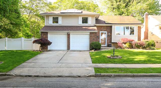 Photo of 1651 John St, Merrick, NY 11566