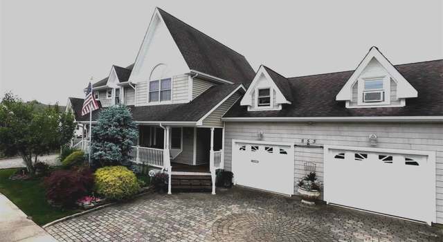 Photo of 853 S 4th St, Lindenhurst, NY 11757